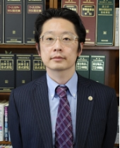 一由弁護士　写真